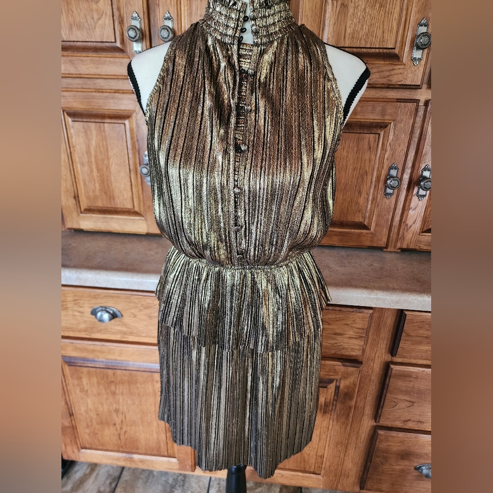 Moon River Gold Metallic Plisse Peplum Mini Dress Size Small - Picture 1 of 12
